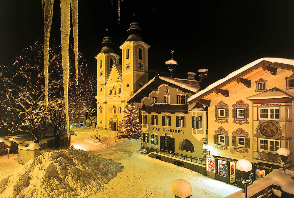 St. Johann in Tirol weihnachtlich geschmückt