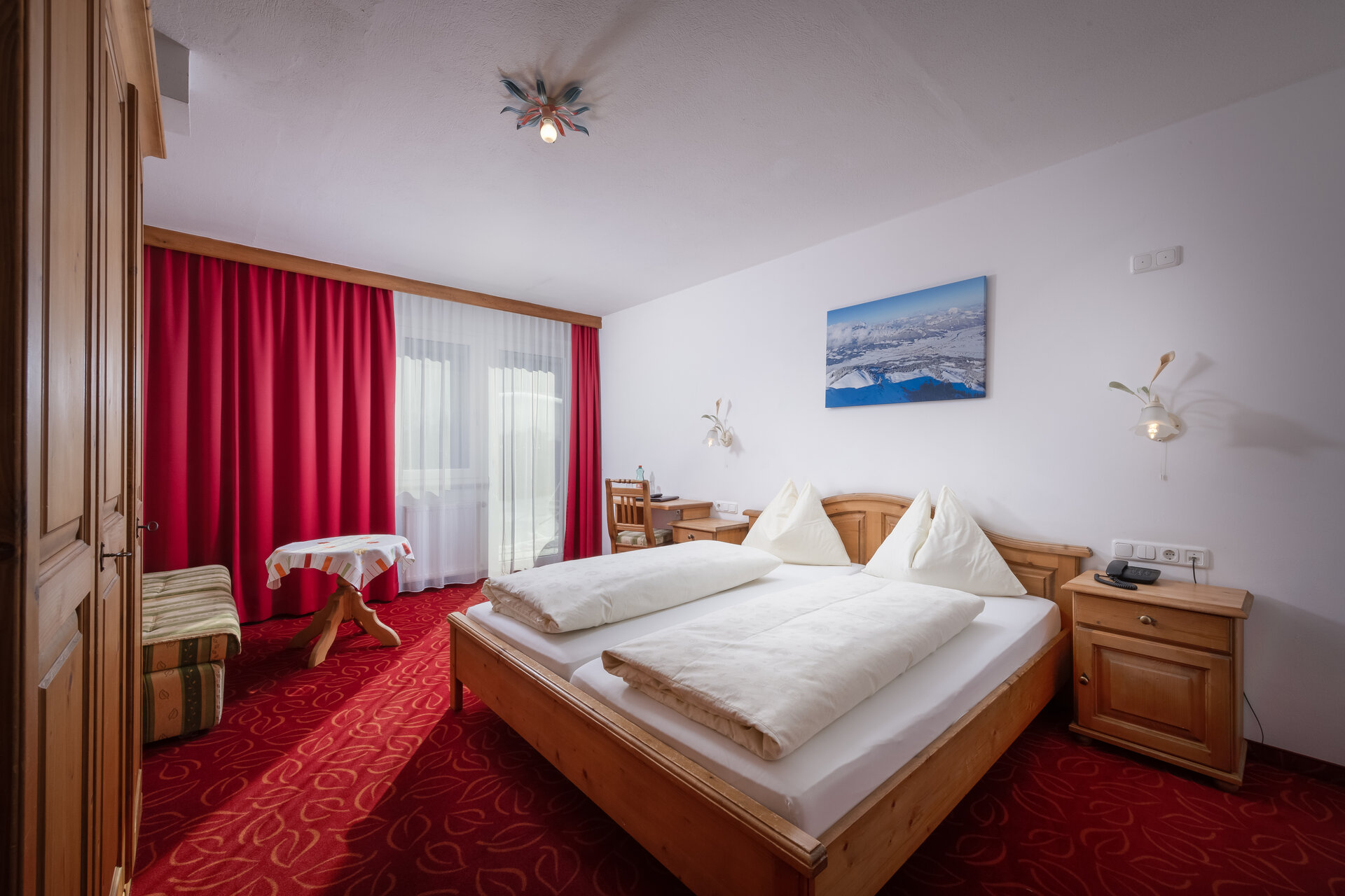 Blick ins Amselnest — Doppelzimmer im Haupthaus des Familienhotel Central