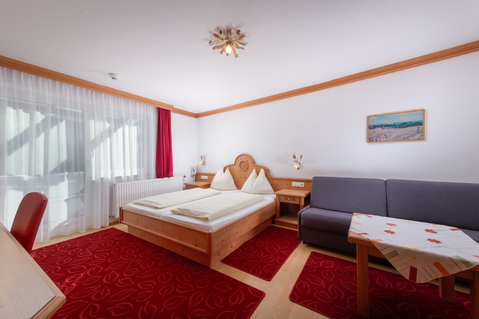 Finkennest im Familienhotel Central — Doppelzimmer mit Balkon zur Bergseite